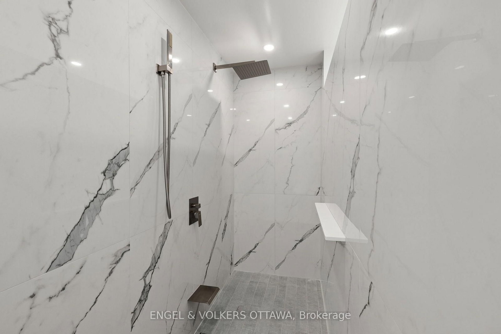 6933 Notre Dame Street • Ottawa, ON photo 23