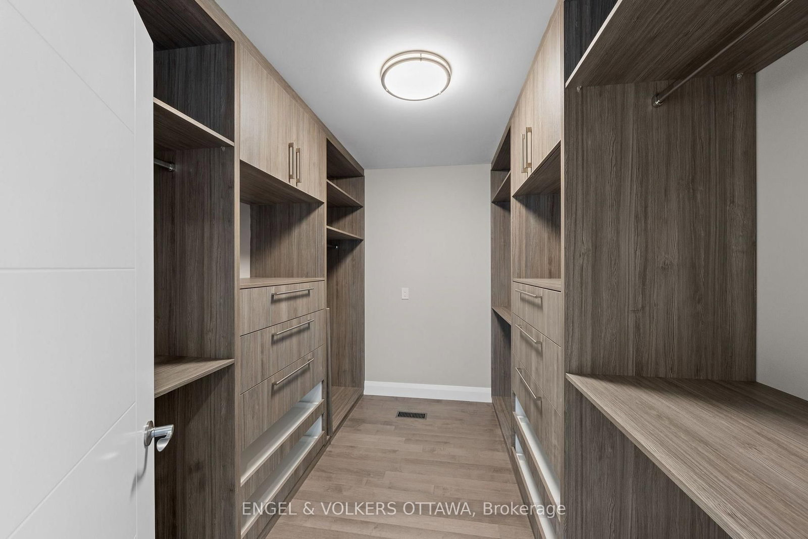 6933 Notre Dame Street • Ottawa, ON photo 24