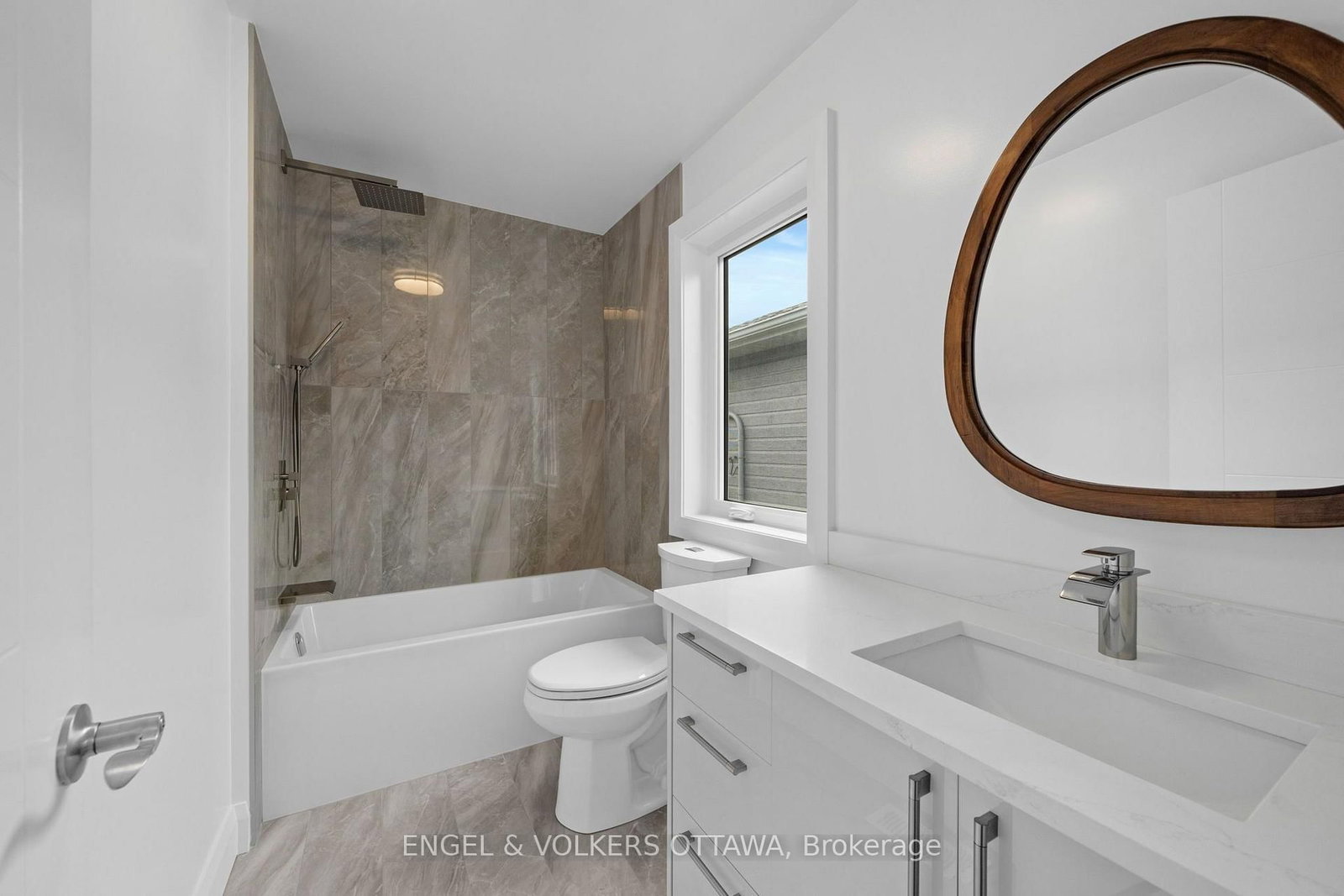6933 Notre Dame Street • Ottawa, ON photo 27