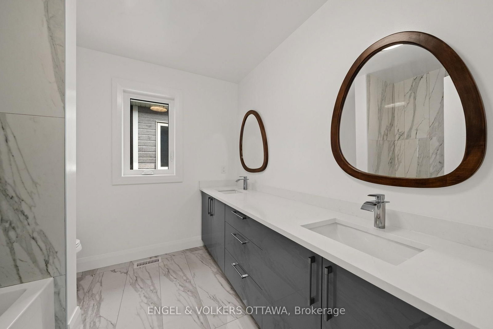 6933 Notre Dame Street • Ottawa, ON photo 32