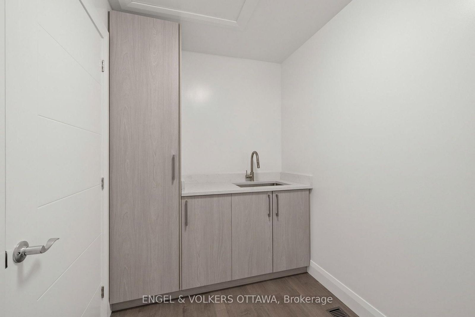 6933 Notre Dame Street • Ottawa, ON photo 34