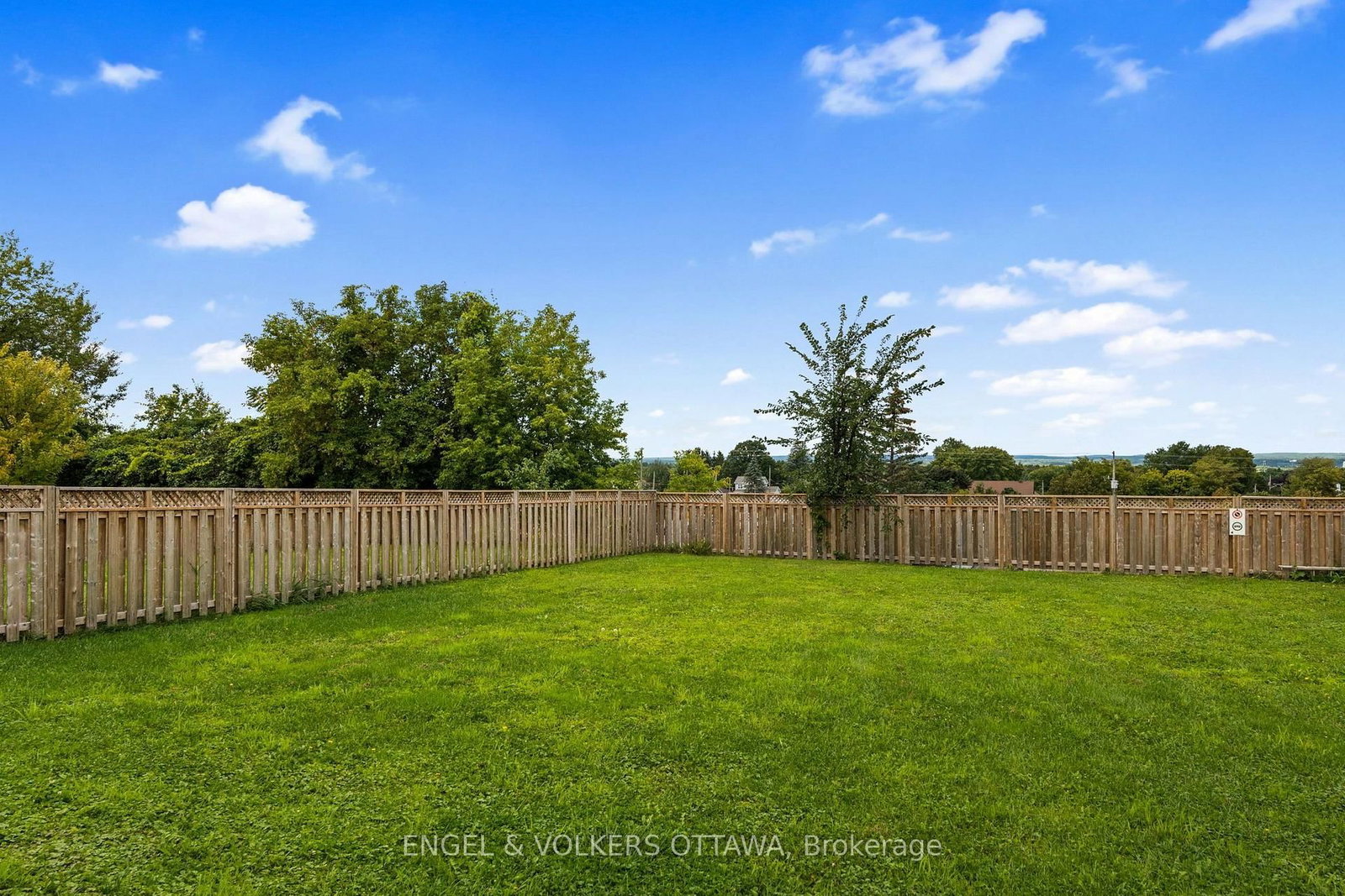 6933 Notre Dame Street • Ottawa, ON photo 39