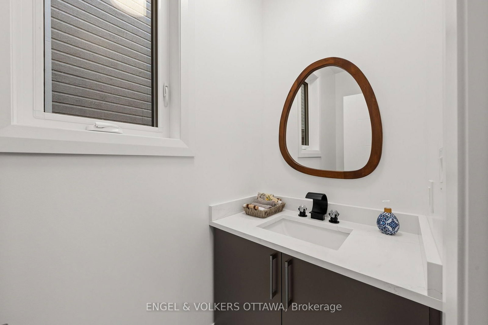 6933 Notre Dame Street • Ottawa, ON photo 6
