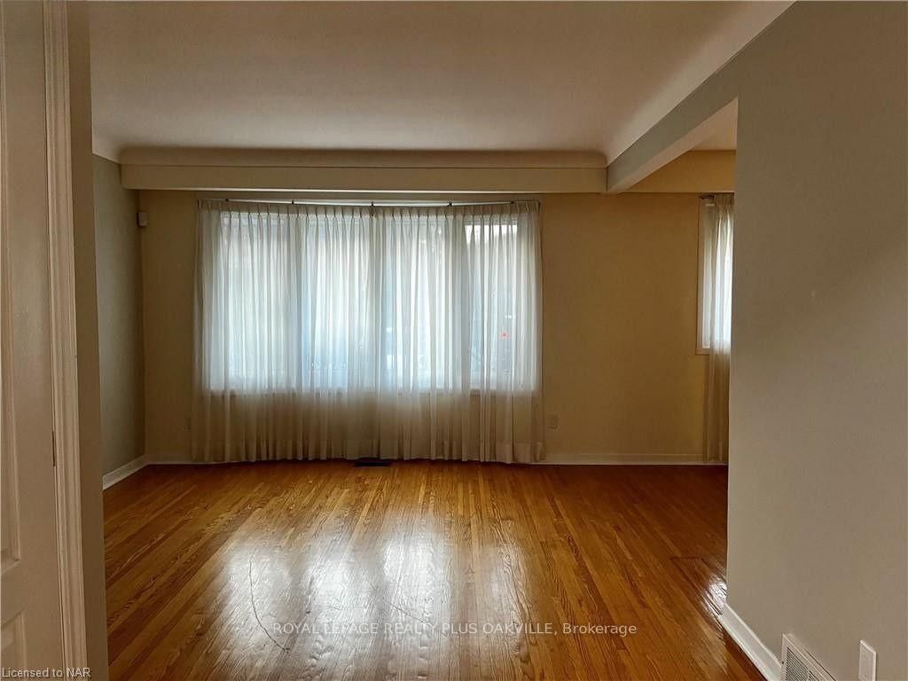 Upper - 694 Niagara Street, St. Catharines 3