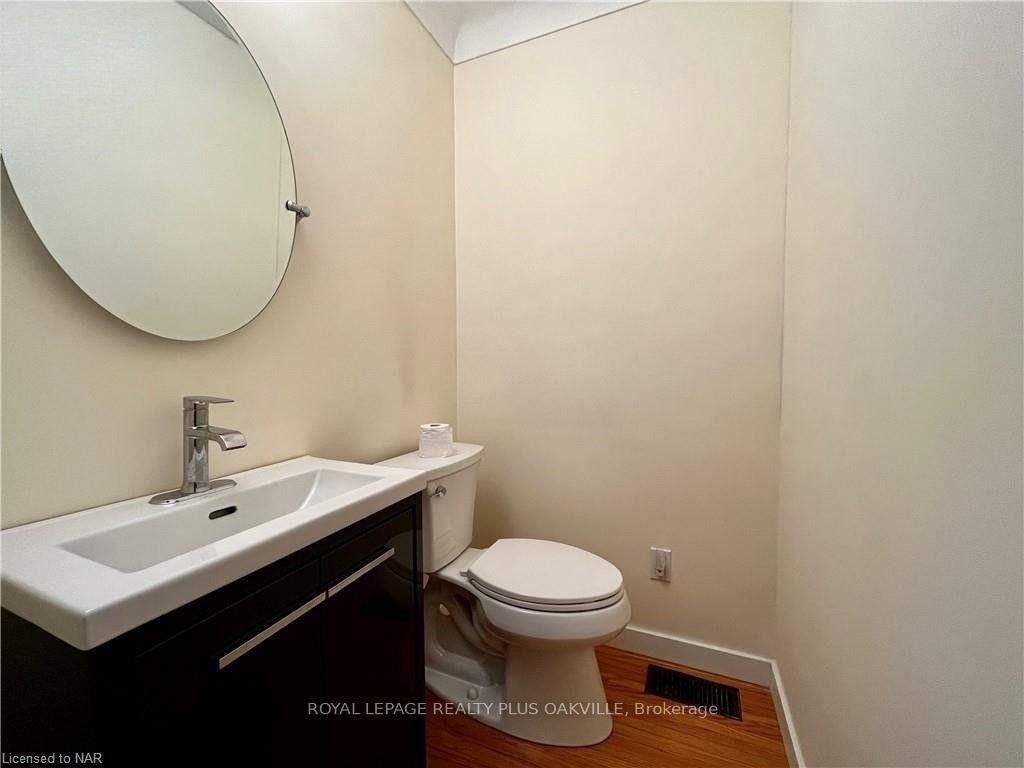 Upper - 694 Niagara Street, St. Catharines 4