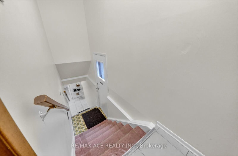 Bsmt Room 1 - 83 Ward Avenue