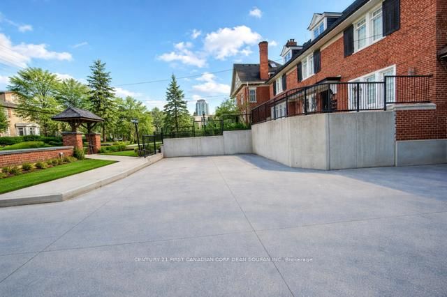 653 Talbot St photo 4