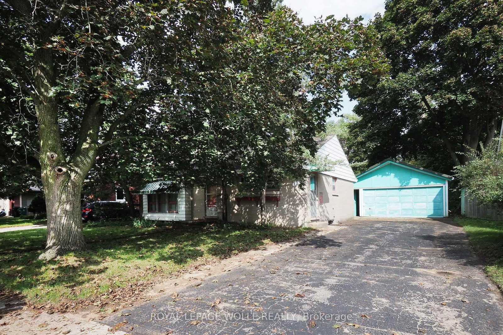 12 Oakwood Avenue • Kitchener, ON photo 2
