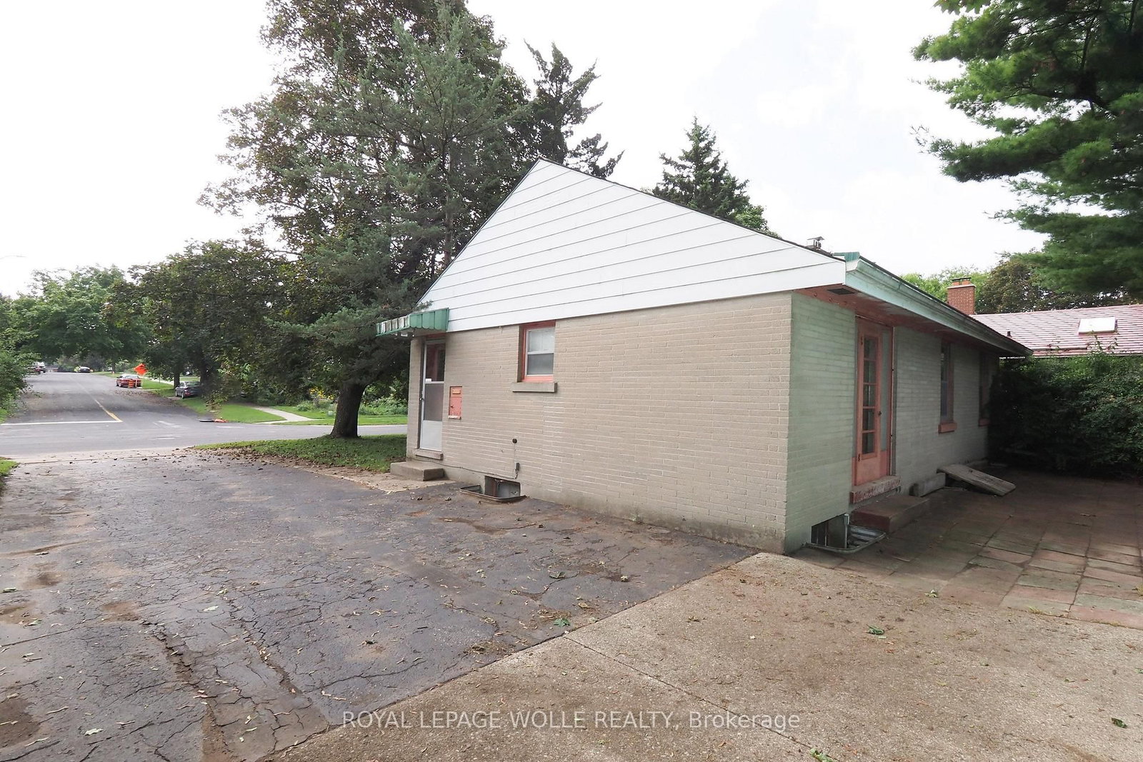 12 Oakwood Avenue • Kitchener, ON photo 28