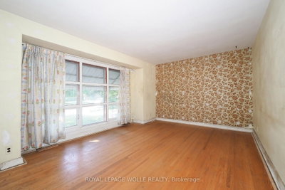 12 Oakwood Avenue • Kitchener, ON photo 6