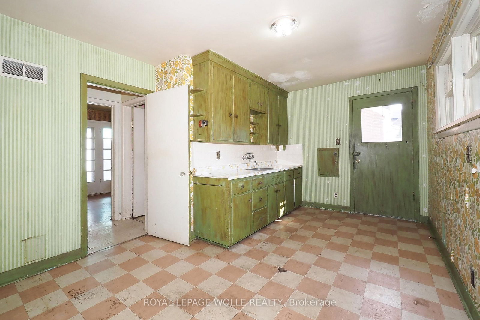 12 Oakwood Avenue • Kitchener, ON photo 9