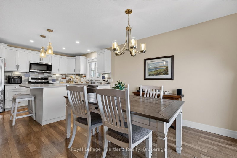 12 Windward Way N