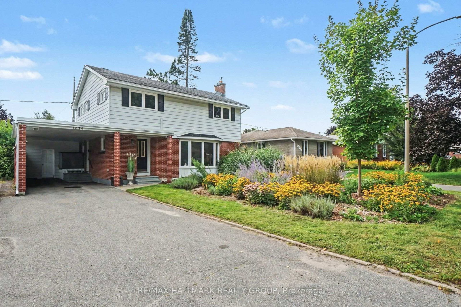 1236 Amesbrooke Drive • Ottawa, ON photo 3