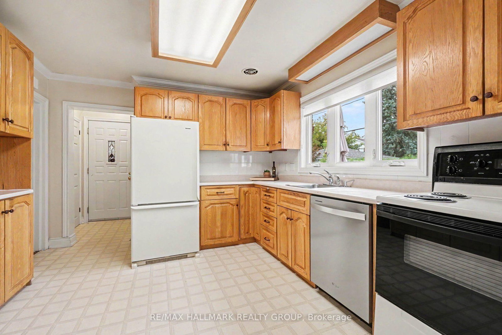 1236 Amesbrooke Drive • Ottawa, ON photo 9