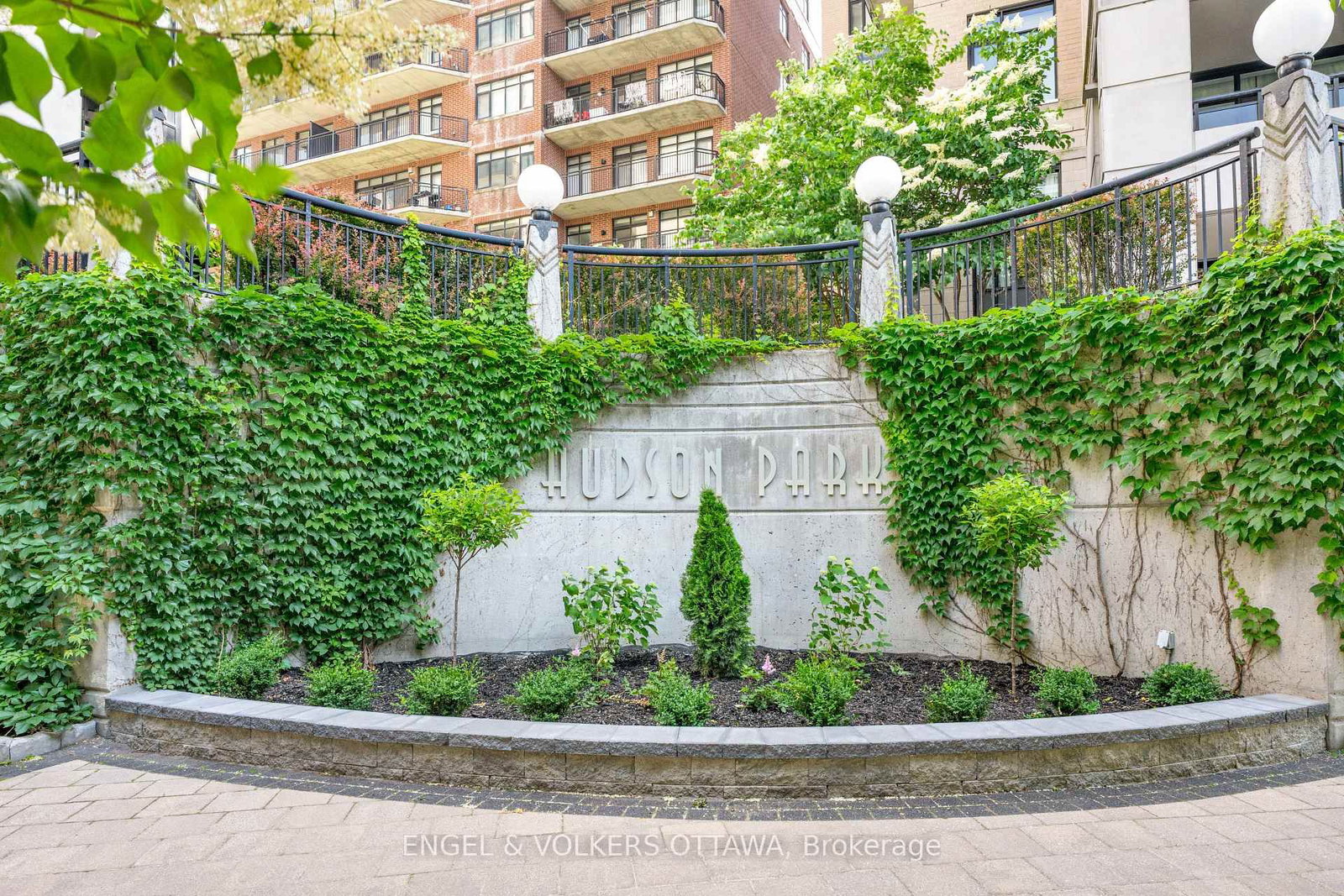 235 Kent Street • #711 • Ottawa, ON photo 3