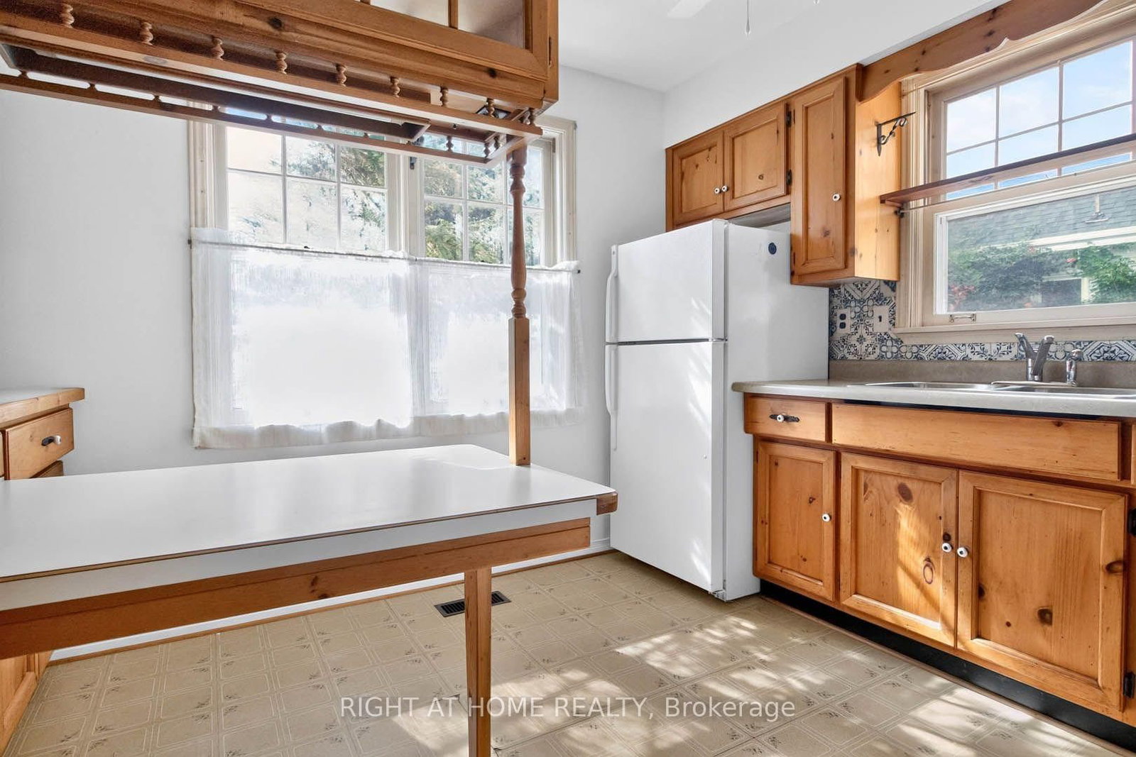 8 Amelia Street • Brant, ON photo 8