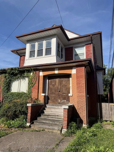 4689 Crysler Avenue • Niagara Falls, ON photo 2