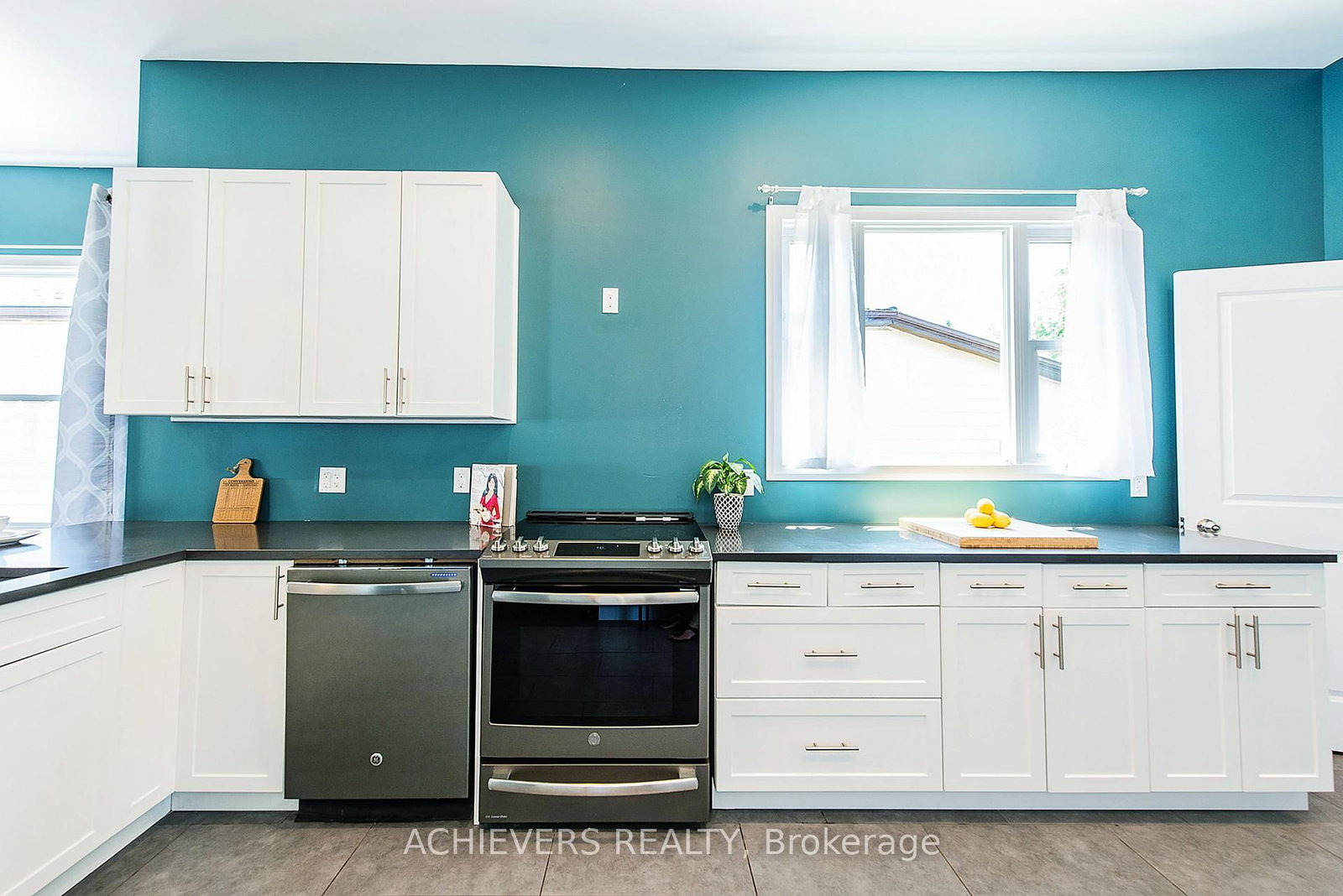 9 Pearl Street • London East, ON photo 12