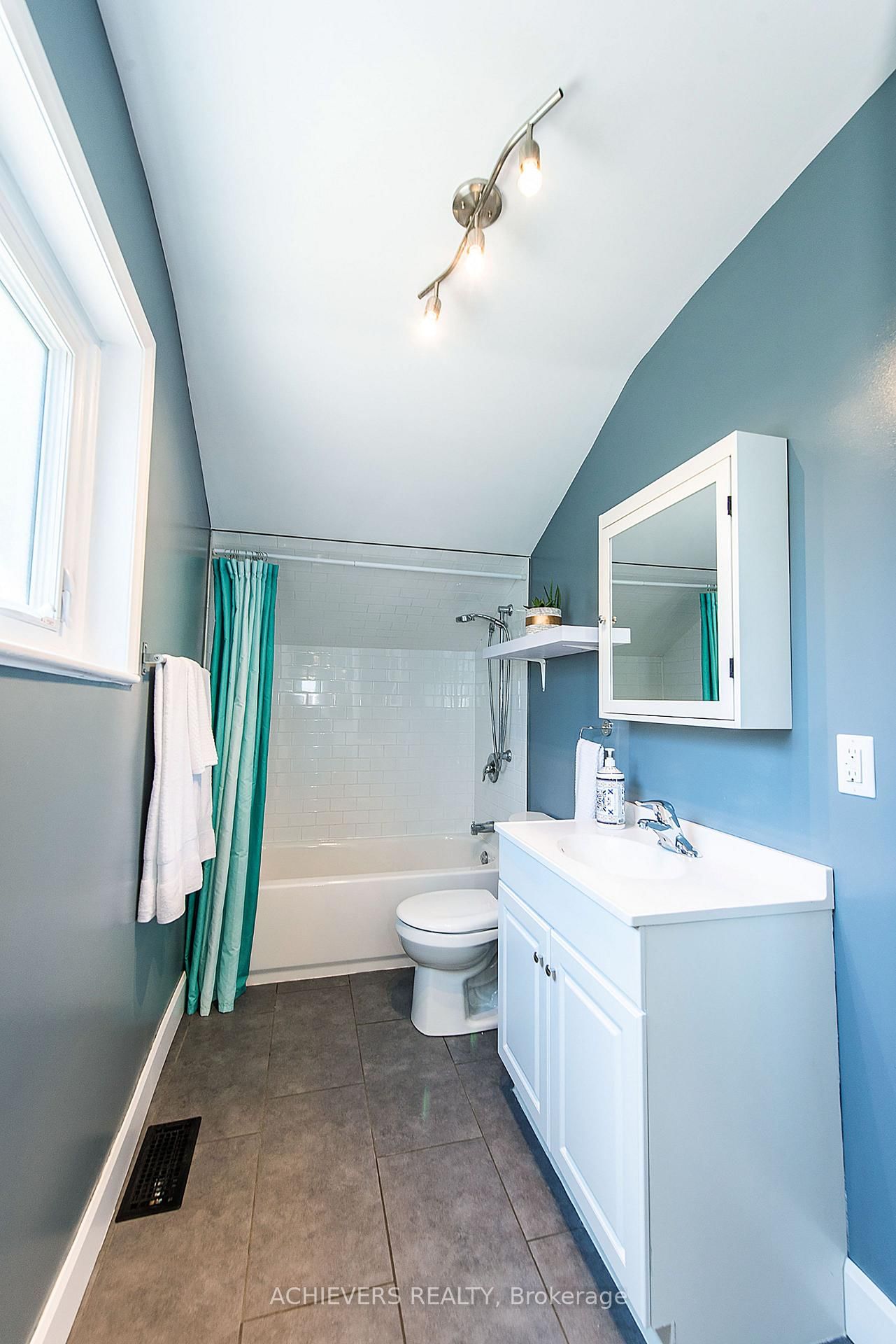 9 Pearl Street • London East, ON photo 15