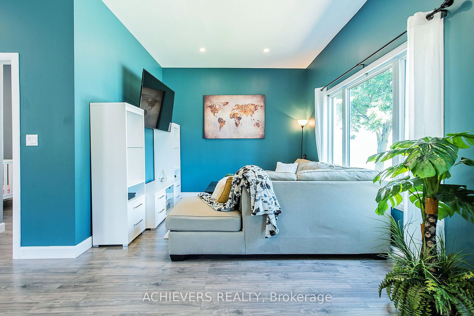 9 Pearl Street • London East, ON photo 5