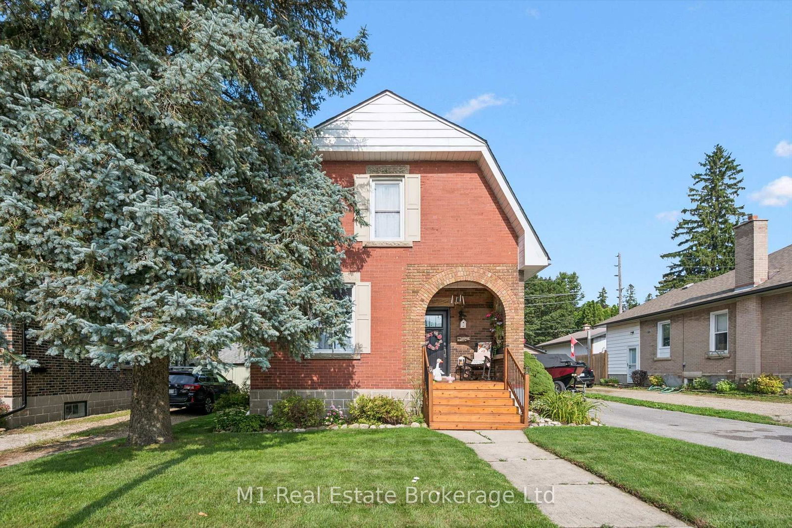 691 St Andrew Street W • Centre Wellington, ON photo 2
