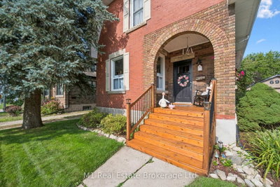 691 St Andrew Street W • Centre Wellington, ON photo 3
