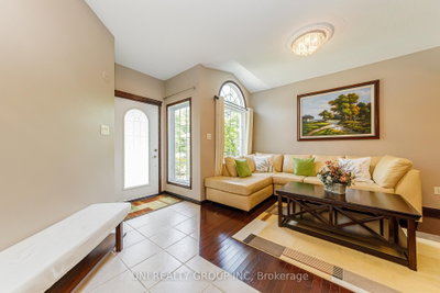 11 LANGFORD Crescent • Kanata, ON photo 4