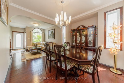 11 LANGFORD Crescent • Kanata, ON photo 8