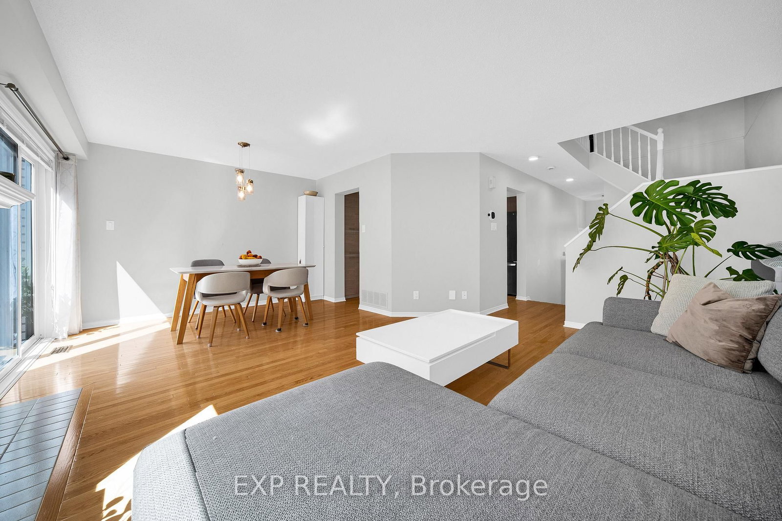 34 Stonebriar Drive • Ottawa, ON photo 6
