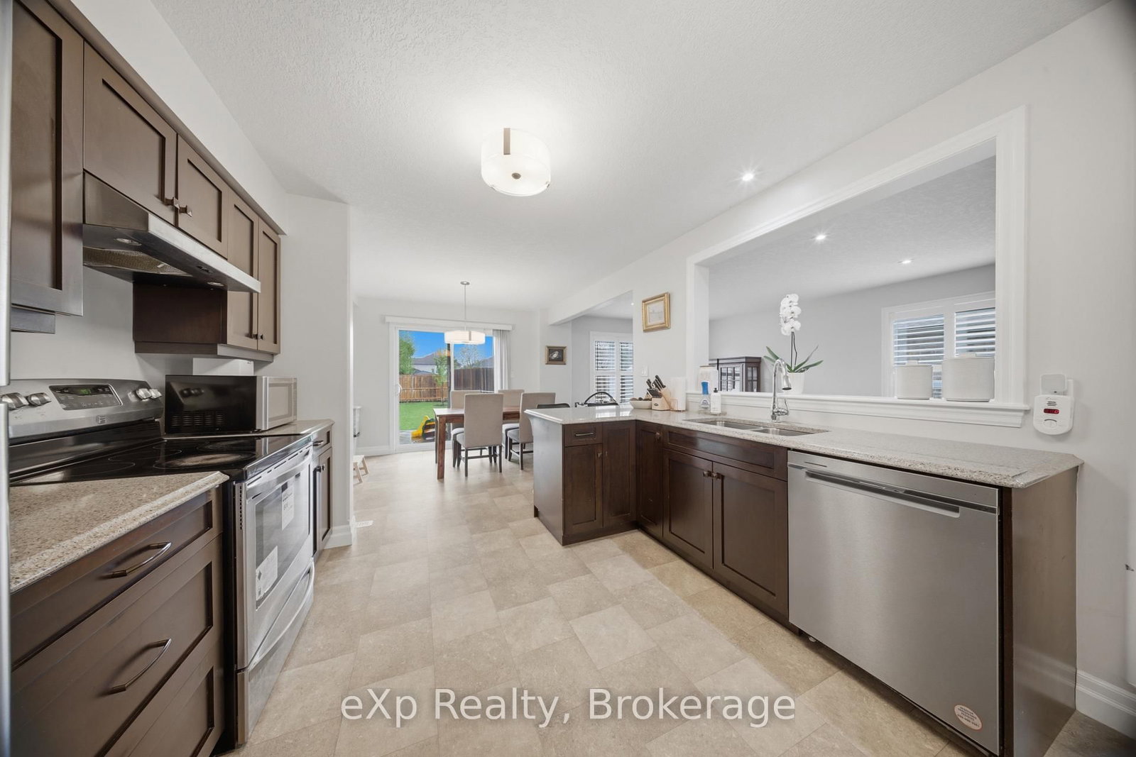 300 Hutton Street E • North Perth, ON photo 10