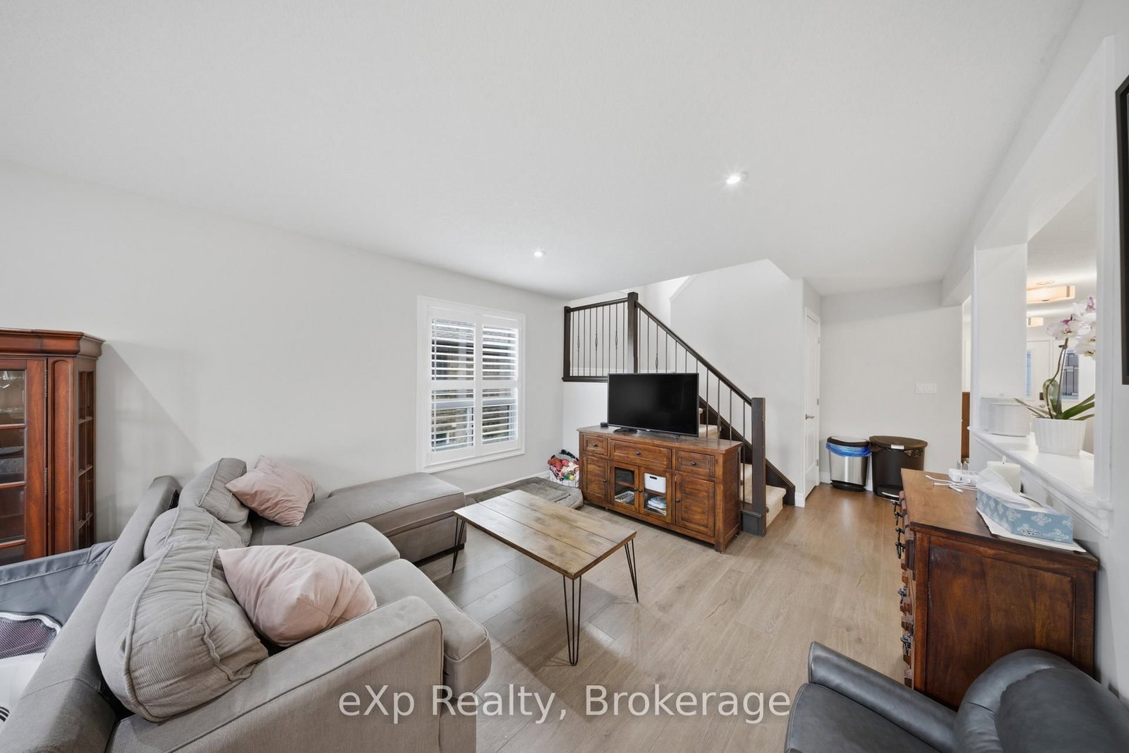 300 Hutton Street E • North Perth, ON photo 16