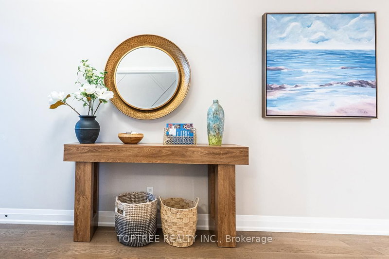 2290 Torrey Pines Way photo 4