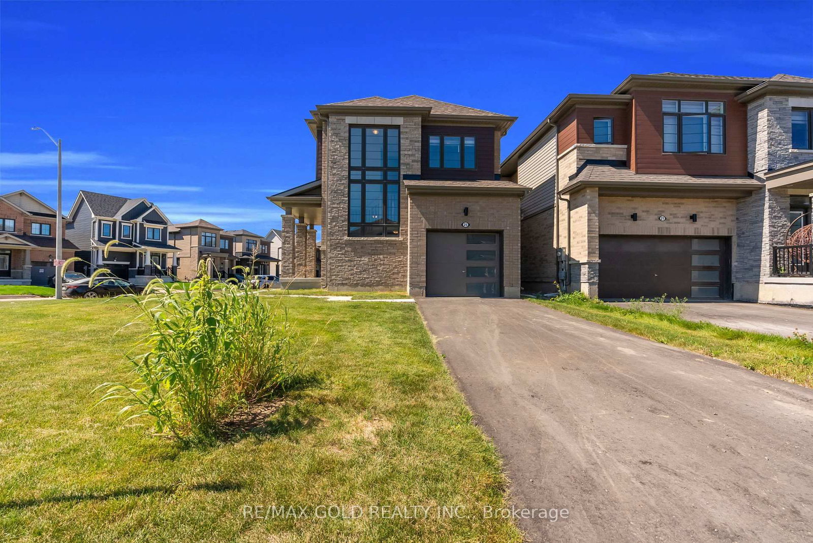 25 Heritage Way • Thorold, ON photo 6