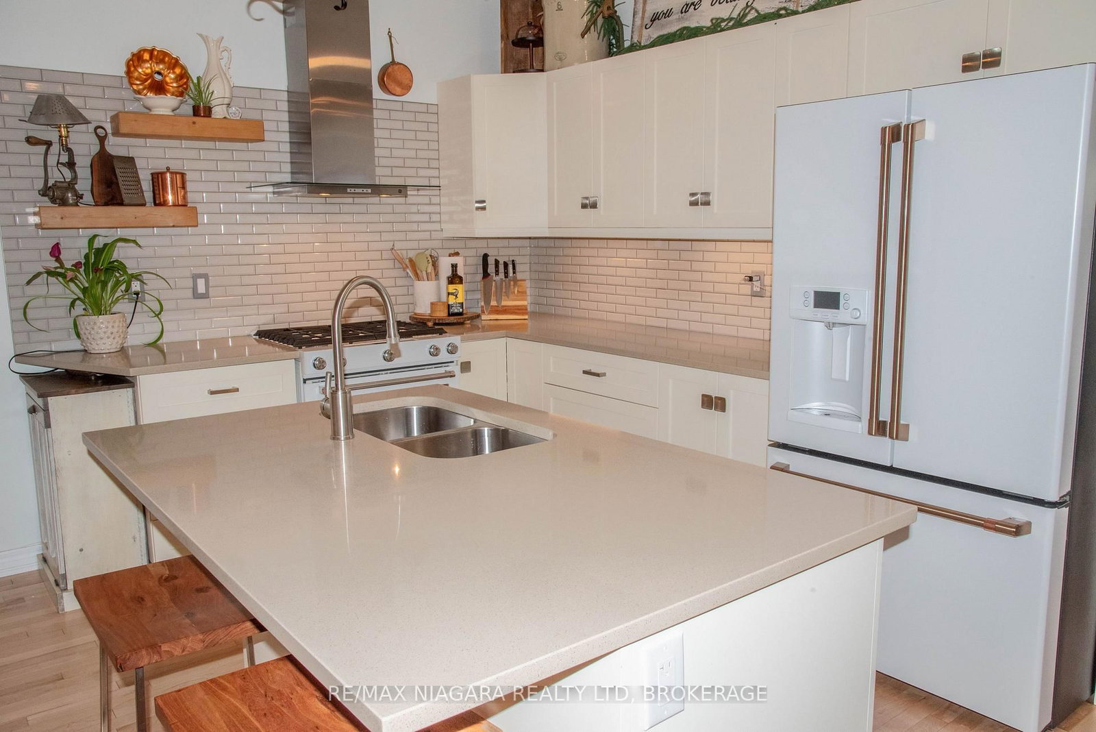 436 RIDGEWAY Road • Fort Erie, ON photo 9