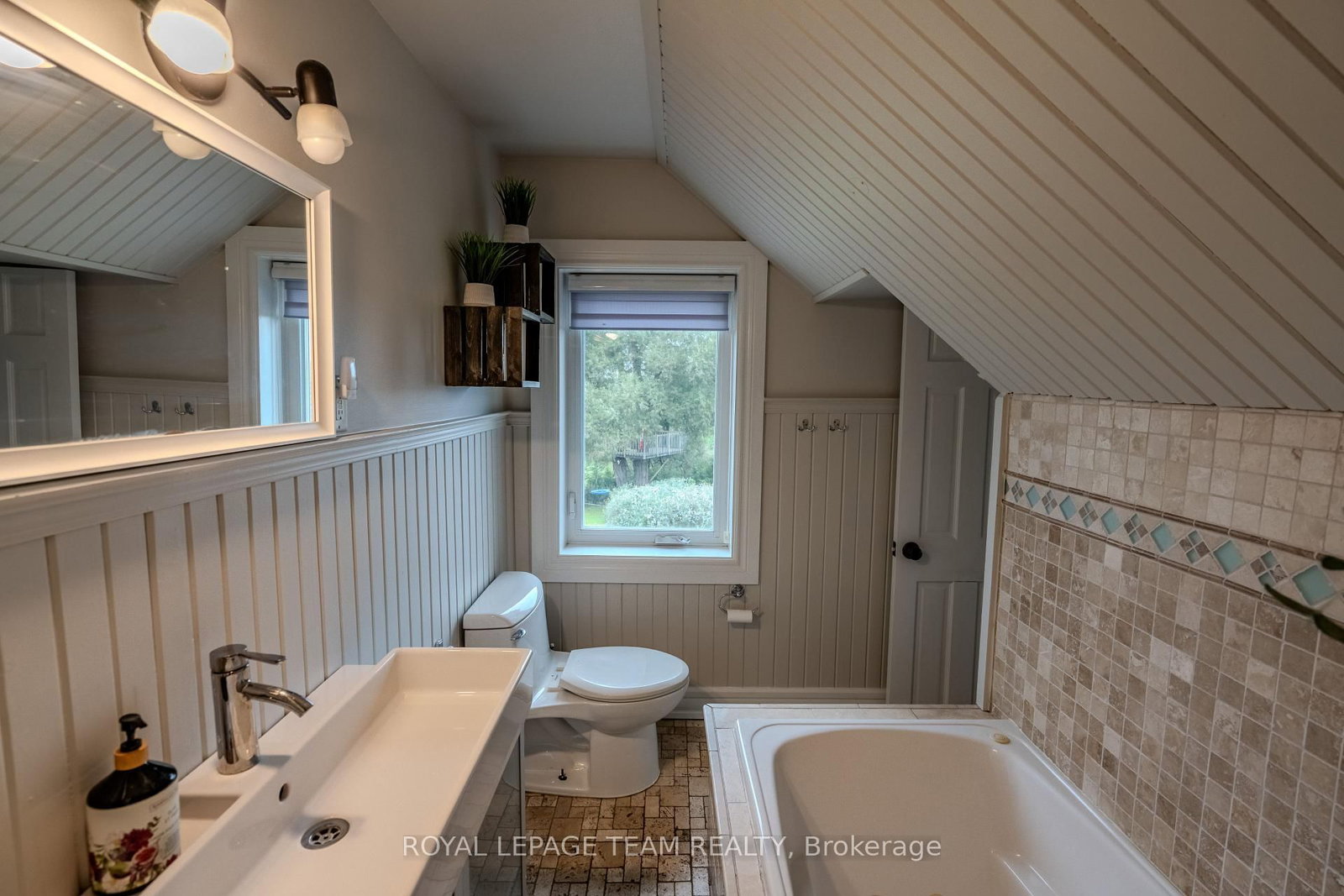 3570 Dunrobin Road • Ottawa, ON photo 22