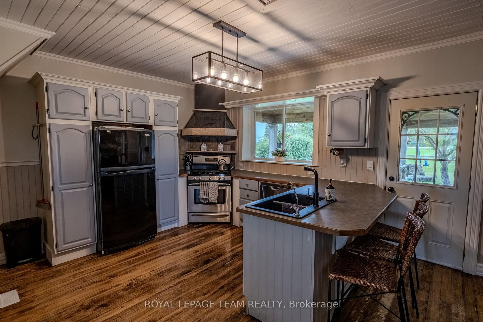 3570 Dunrobin Road • Ottawa, ON photo 9
