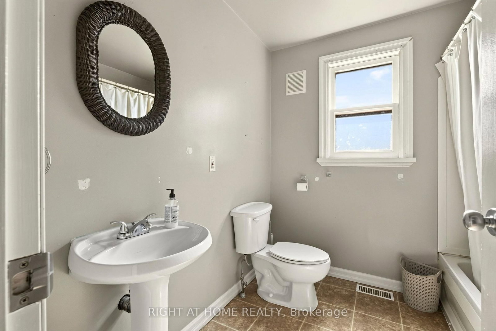134 Catharine Avenue • Brantford, ON photo 18