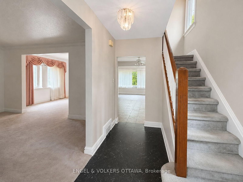 1216 Ridgemont Avenue