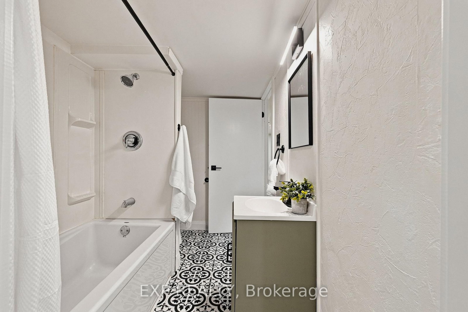 104 Kensington Street • Guelph, ON photo 27