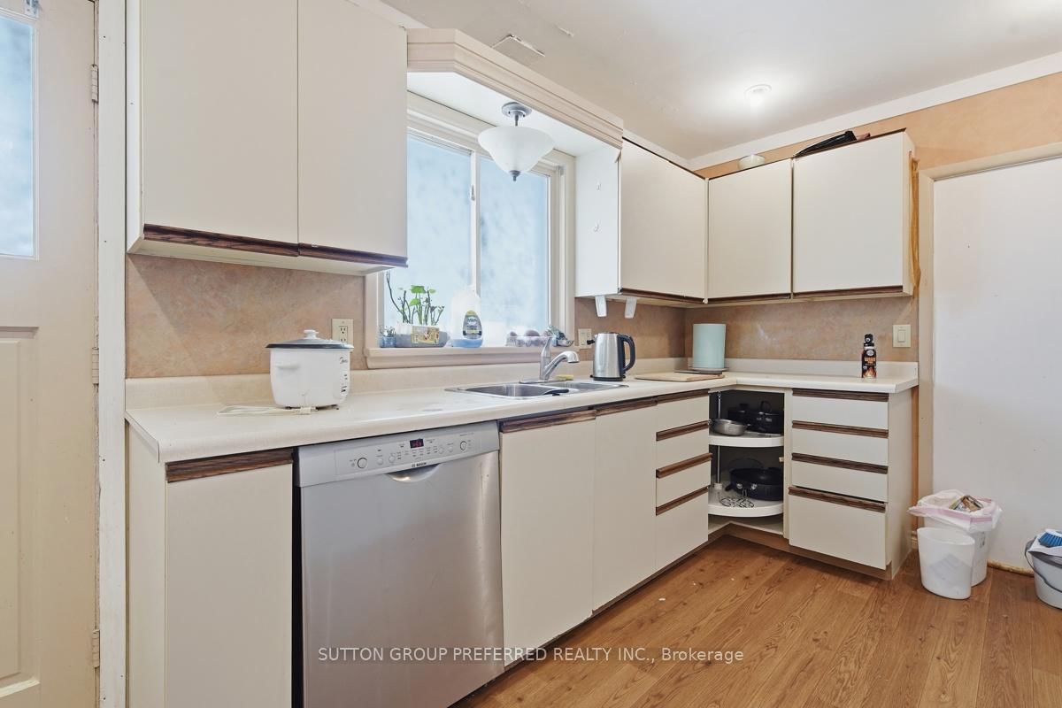 2 Ruskin Court • London North, ON photo 14