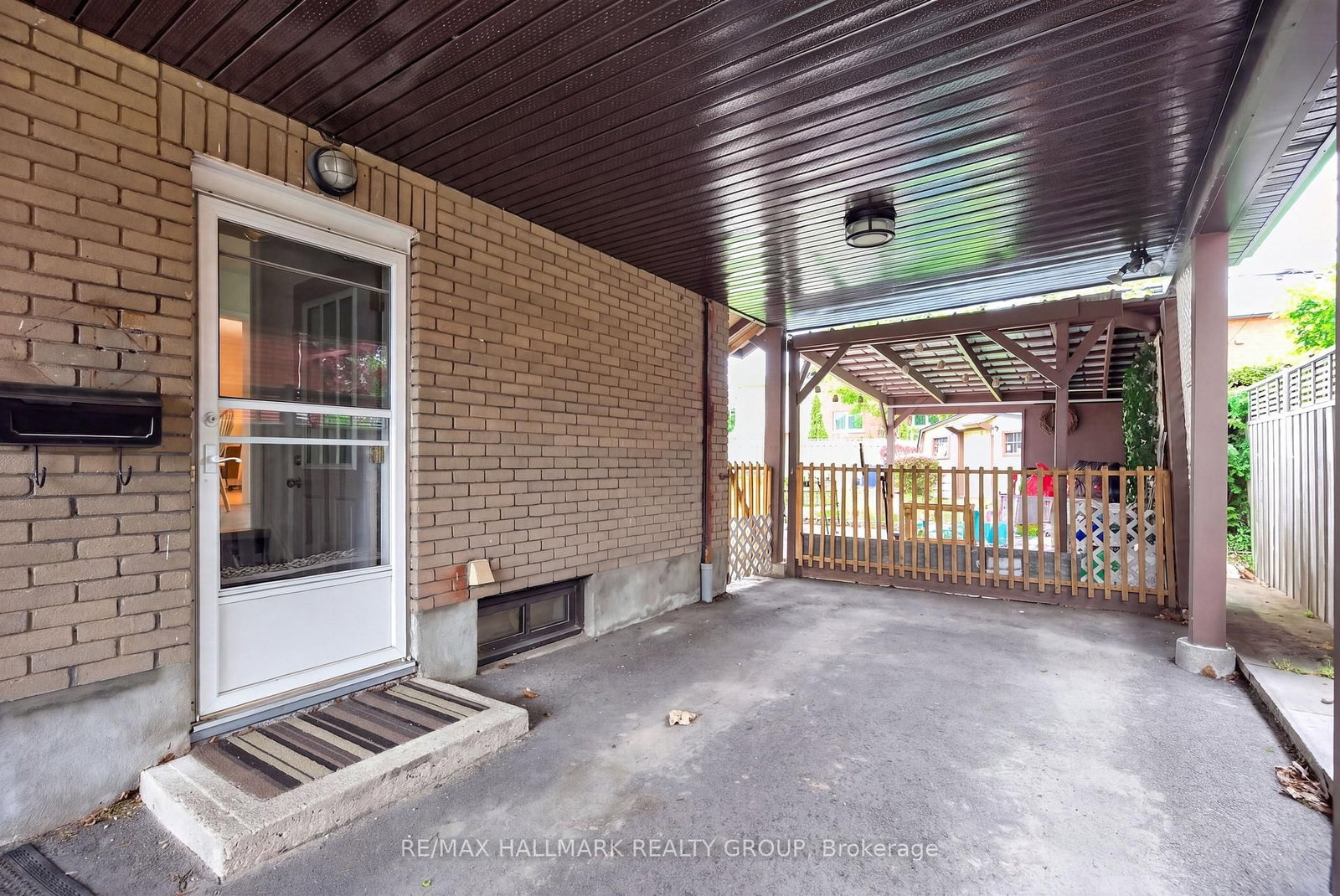 1416 Woodward Avenue • Ottawa, ON photo 4