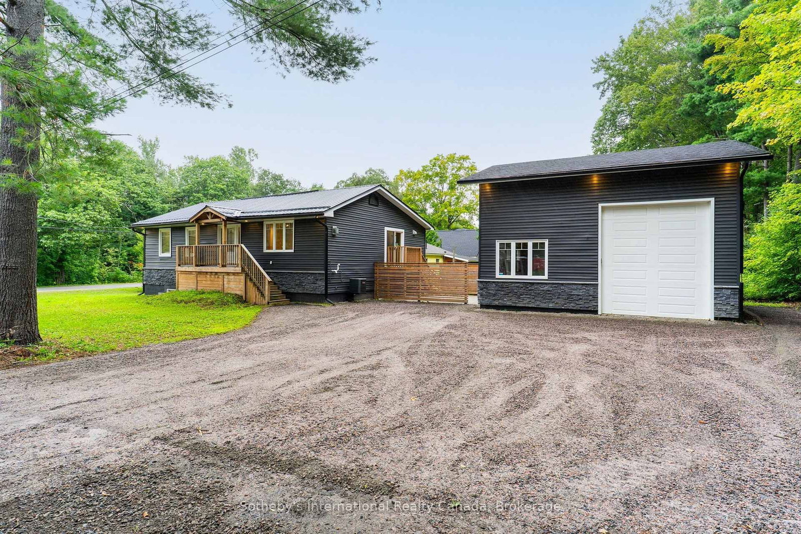 1003 Elizabeth Street • Muskoka Lakes, ON photo 1