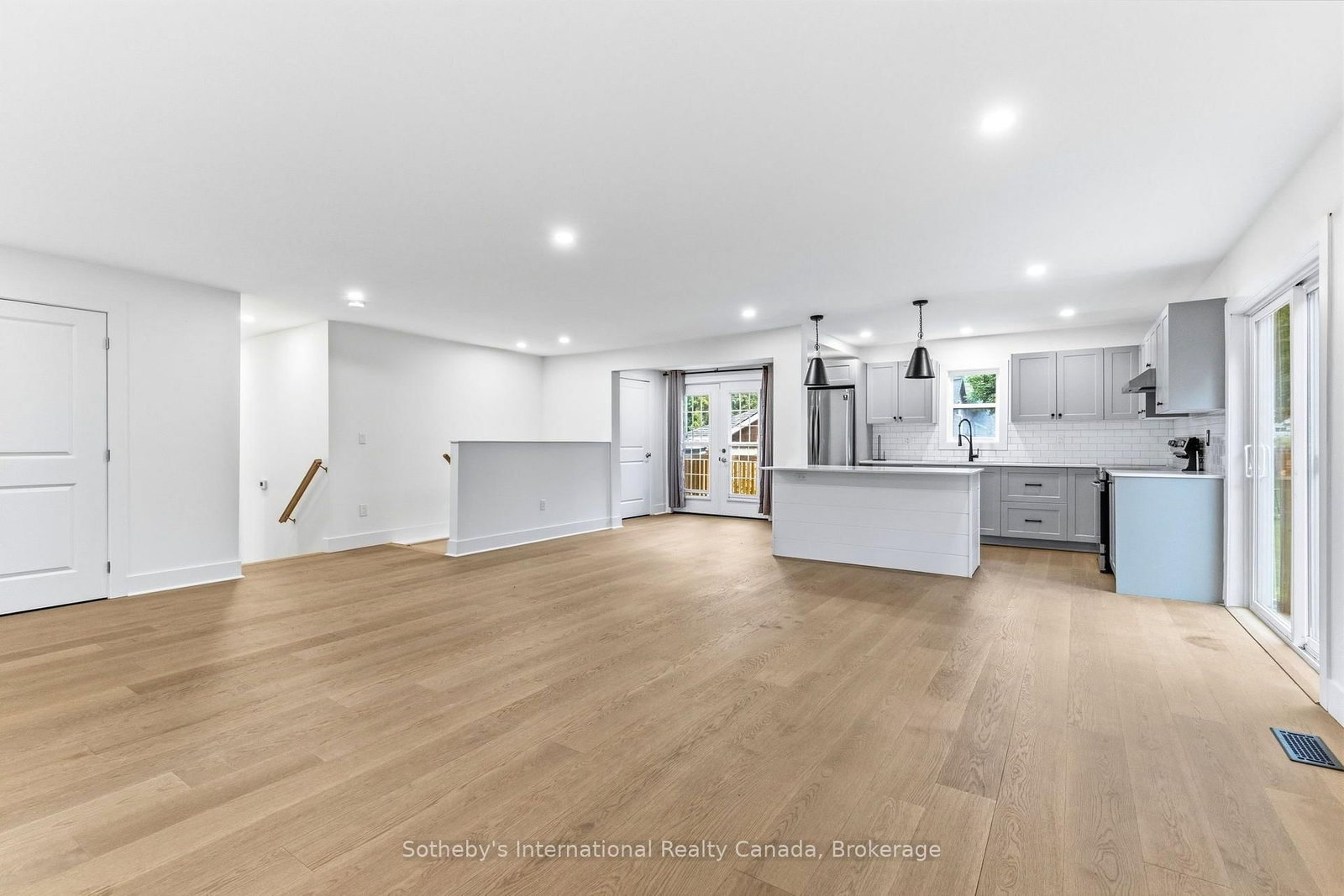 1003 Elizabeth Street • Muskoka Lakes, ON photo 13