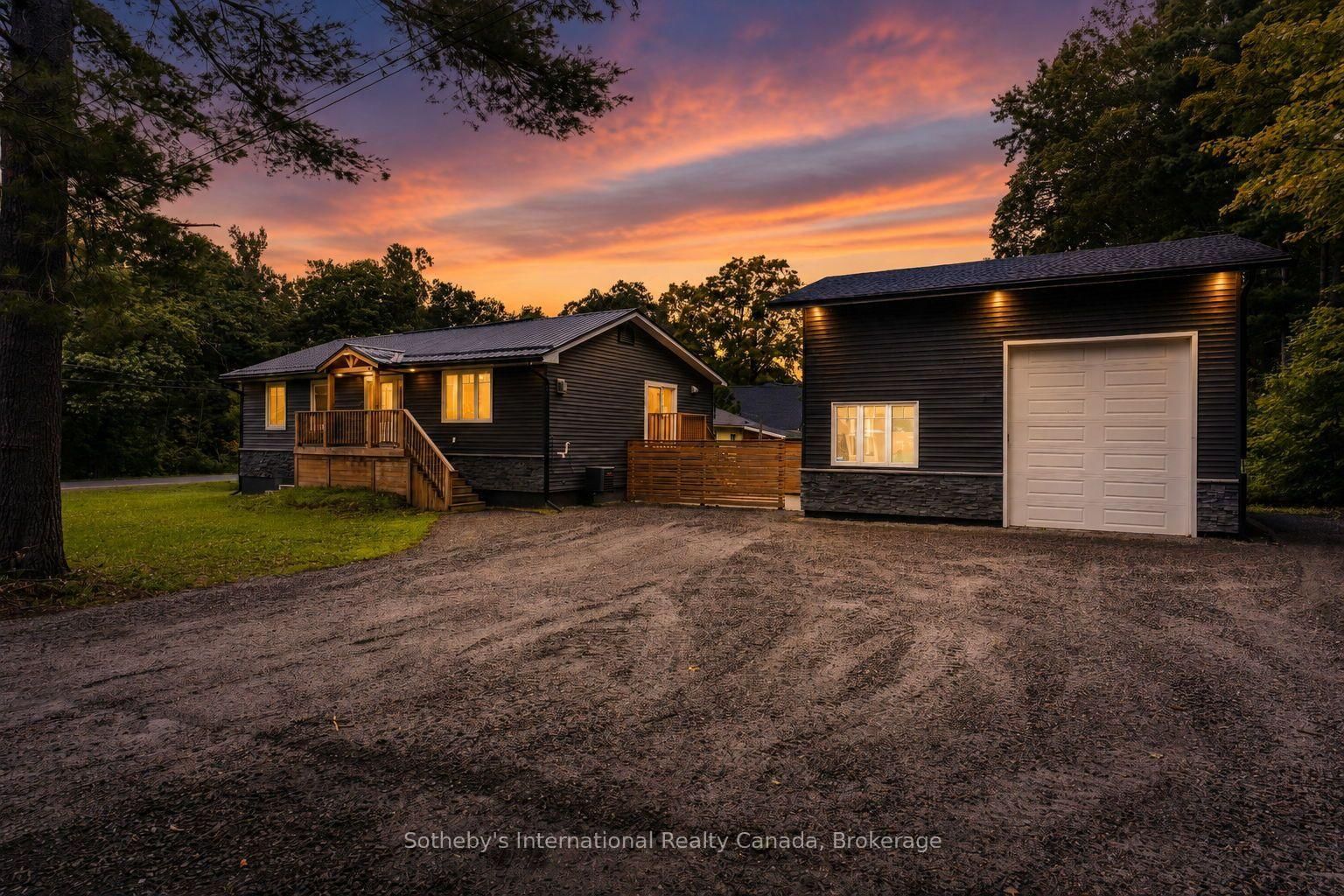 1003 Elizabeth Street • Muskoka Lakes, ON photo 2