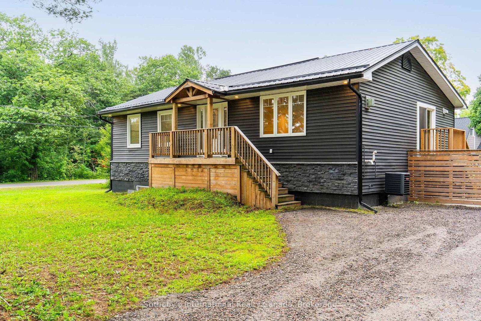 1003 Elizabeth Street • Muskoka Lakes, ON photo 3