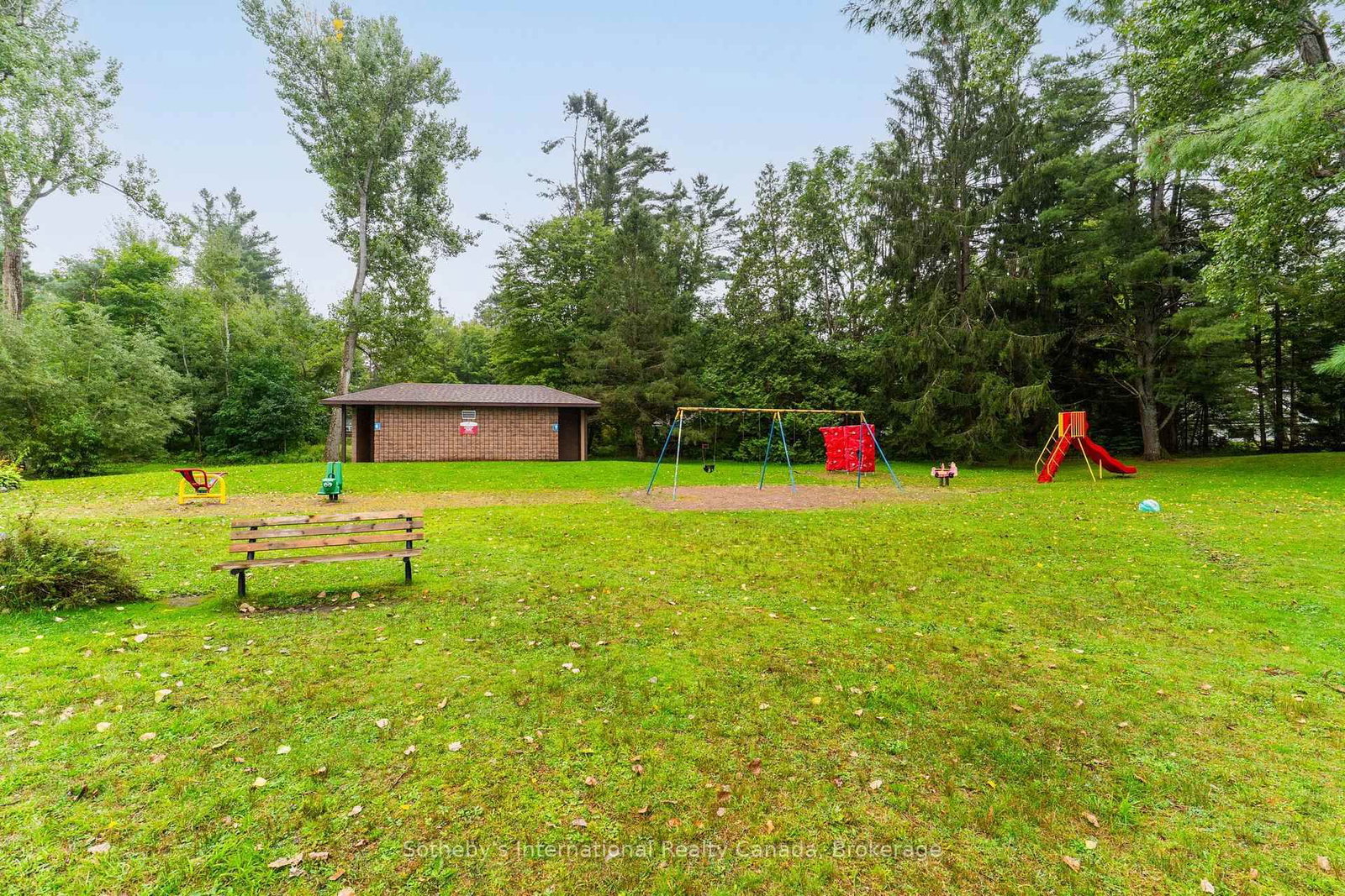 1003 Elizabeth Street • Muskoka Lakes, ON photo 41