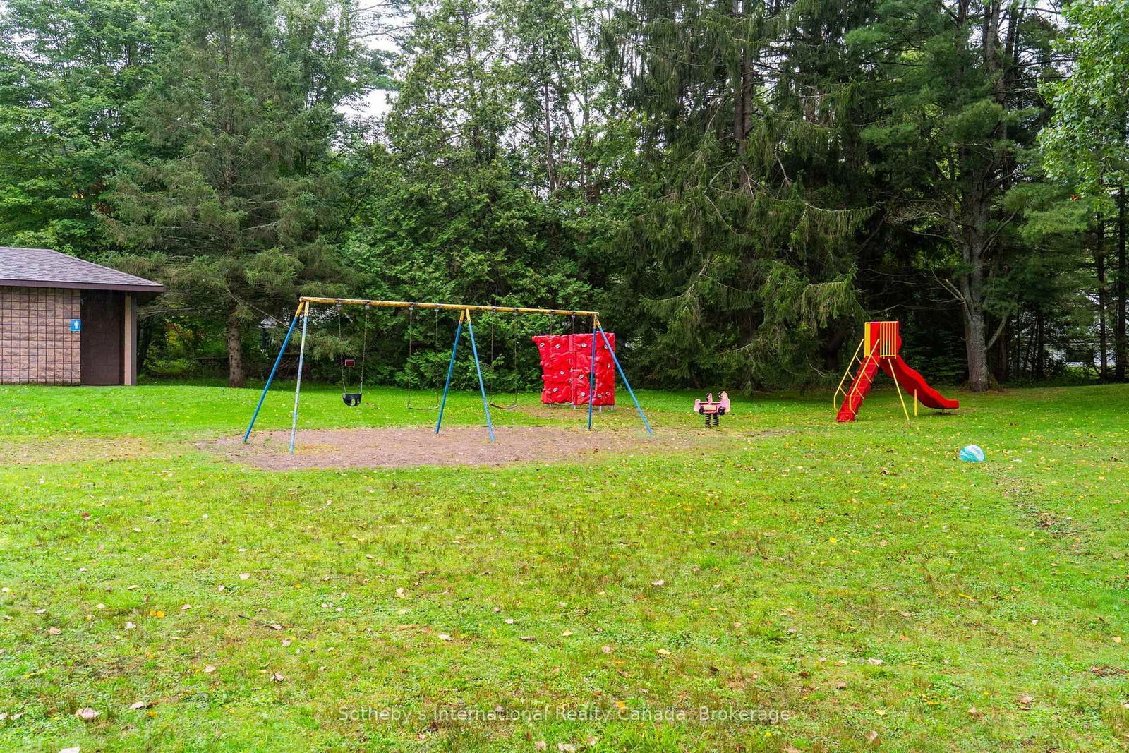 1003 Elizabeth Street • Muskoka Lakes, ON photo 42