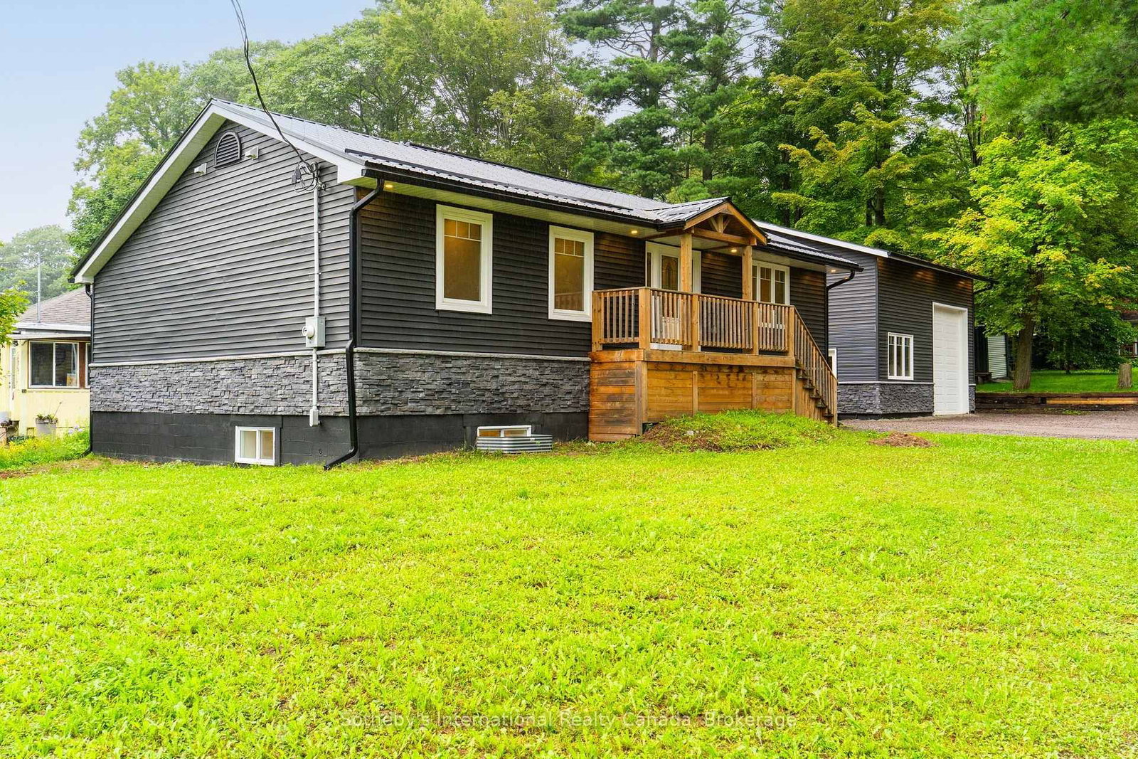 1003 Elizabeth Street • Muskoka Lakes, ON photo 6