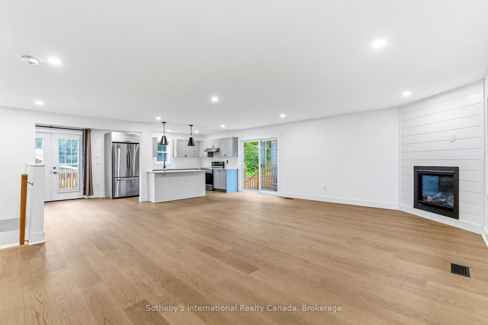 1003 Elizabeth Street • Muskoka Lakes, ON photo 9