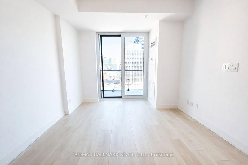 713 - 75 James Street S